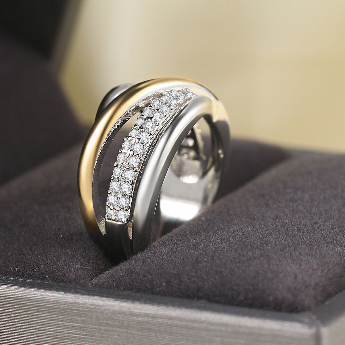 💫 Bicolor Ring mit Zirkonia & Glamour-Faktor
