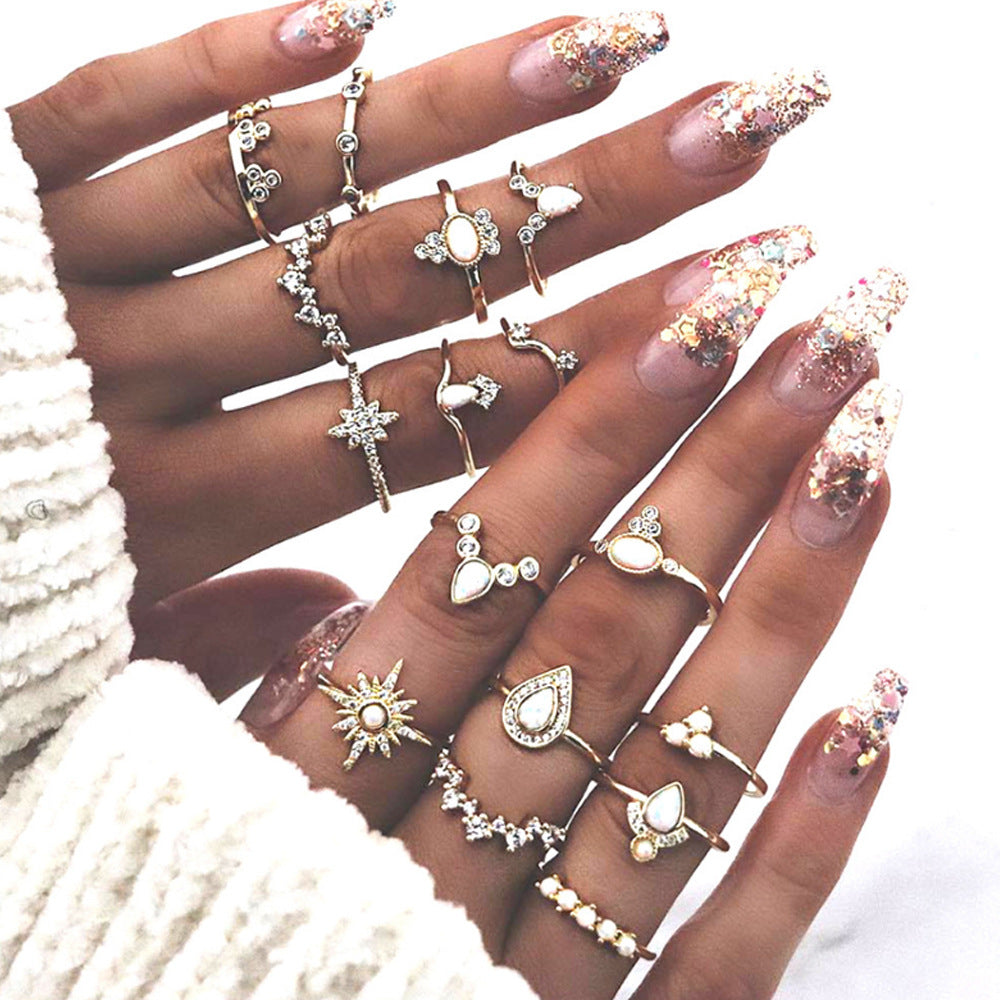👑 16-teiliges Ring-Set mit Krone & Tropfen Design