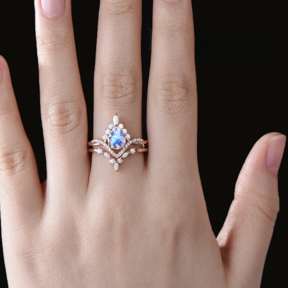 TEARDROP LUXE - Ring mit Tropfenförmigem Stein