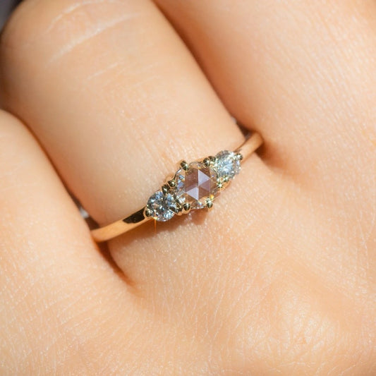 🌈 Ring mit mehrfarbigen Zirkonia-Steinen in Goldoptik