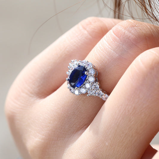SAPPHIRE NIGHT - Ring mit tiefblauem Stein