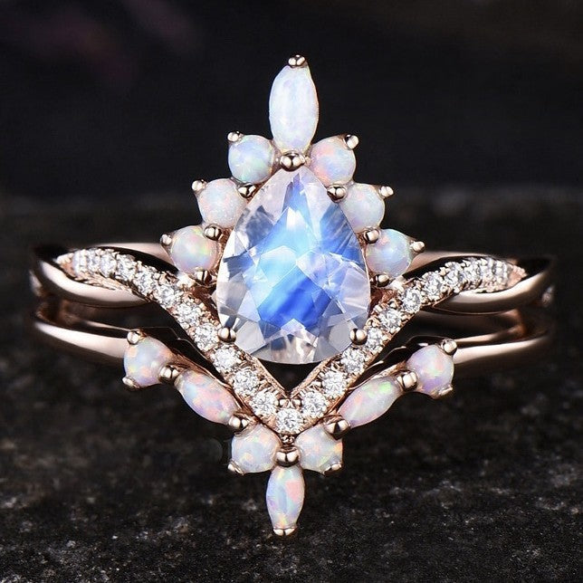 TEARDROP LUXE - Ring mit Tropfenförmigem Stein