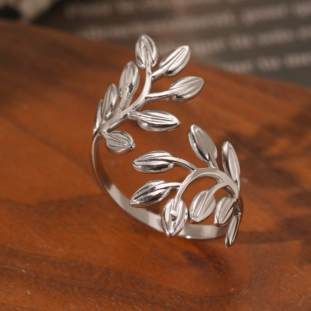 LEAF ATELIER - Schlichter Ring mit zartem Blattmotiv